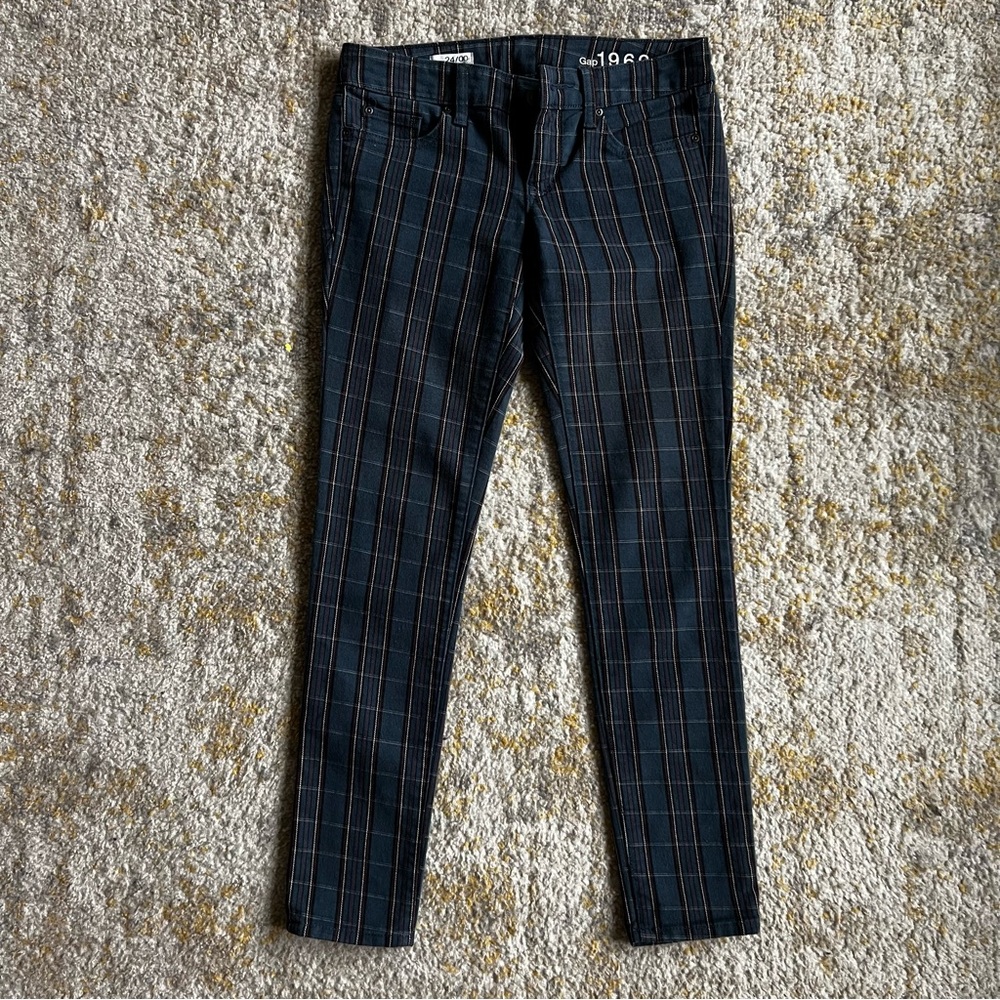 Groovy in Plaid: Gap Statement Pants for Fun and Flair! 😎🌈